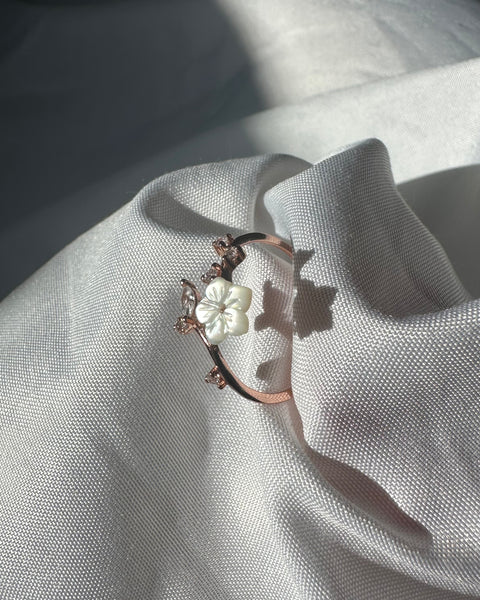 Dainty Flower Ring